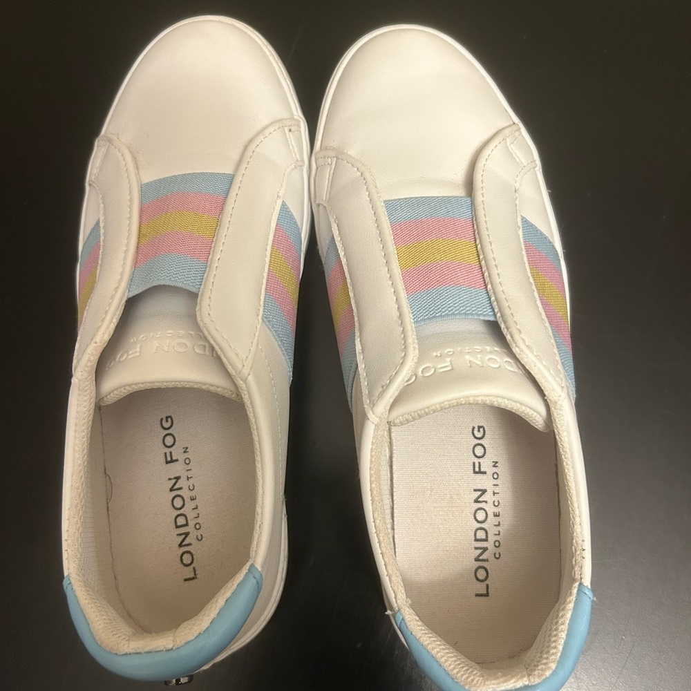 London Fog Briton Women’s White slip-on Sneakers with Pastel Stripes. Size 6